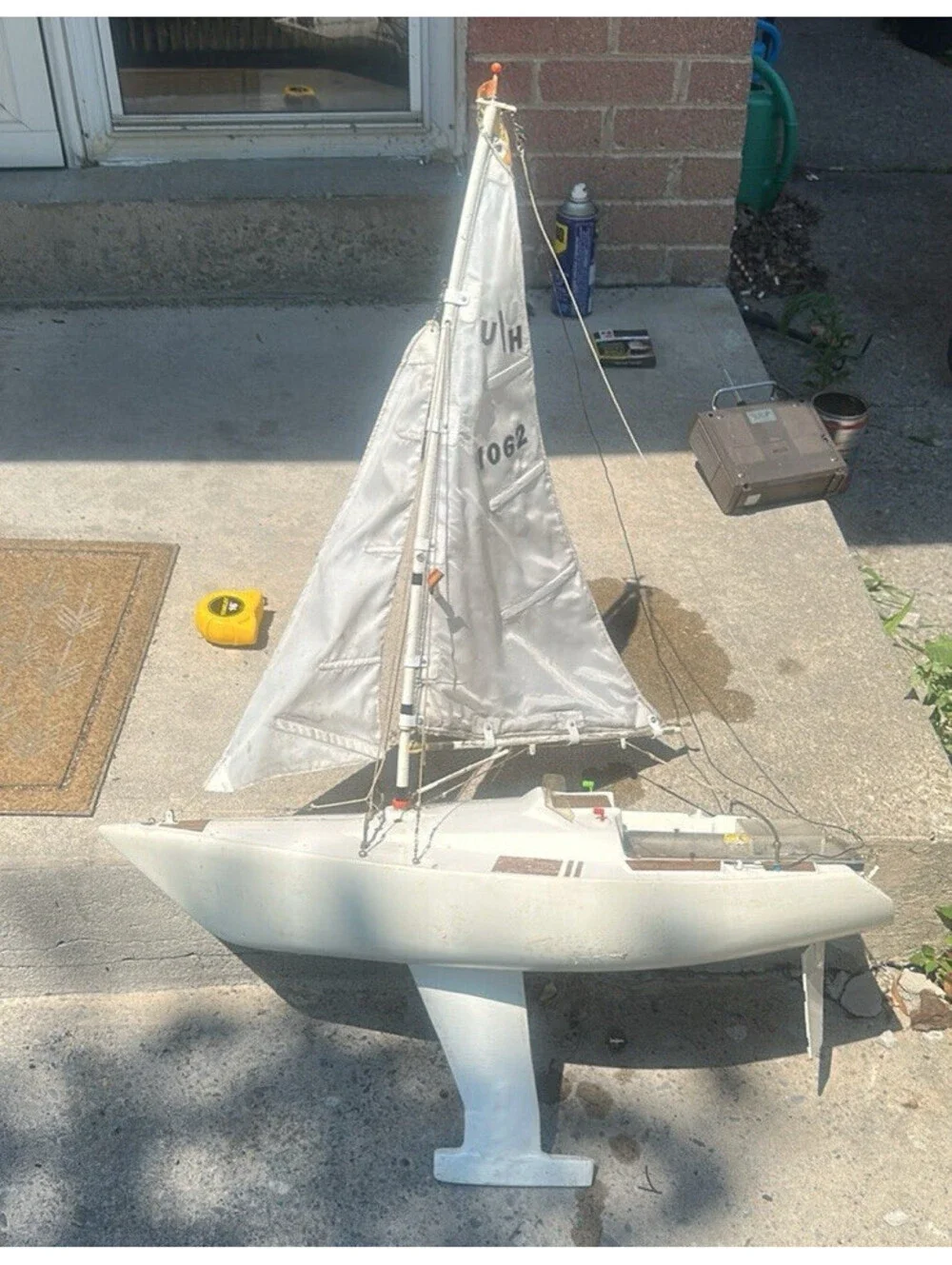 Thunder Tiger Victoria RC Sailboat Yacht 5556 AMYA Class RACER - TESTED WORKING